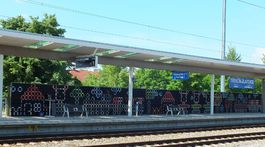 Staré pneumatiky našli na vlakovej stanici v Trenčíne nevšedné využitie