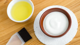 Grécky jogurt dokáže vlasom skutočne pomôcť! Najmä počas leta