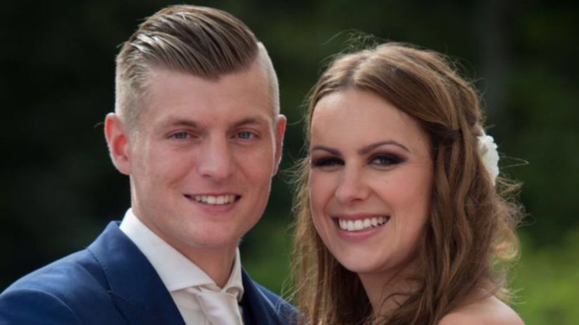 Toni Kroos a jeho partnerka Jessica Farberová.