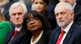 Britskí labouristi vymenili tieňovú ministerku vnútra deň pred voľbami