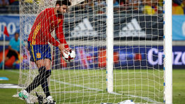 Podporil nezávislosť Katalánska, rozpútal vojnu. Španieli opäť pískali na Piquého