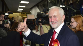 Pyrrhovo víťazstvo Mayovej. Stratila parlamentnú väčšinu a čelí výzvam na odstúpenie