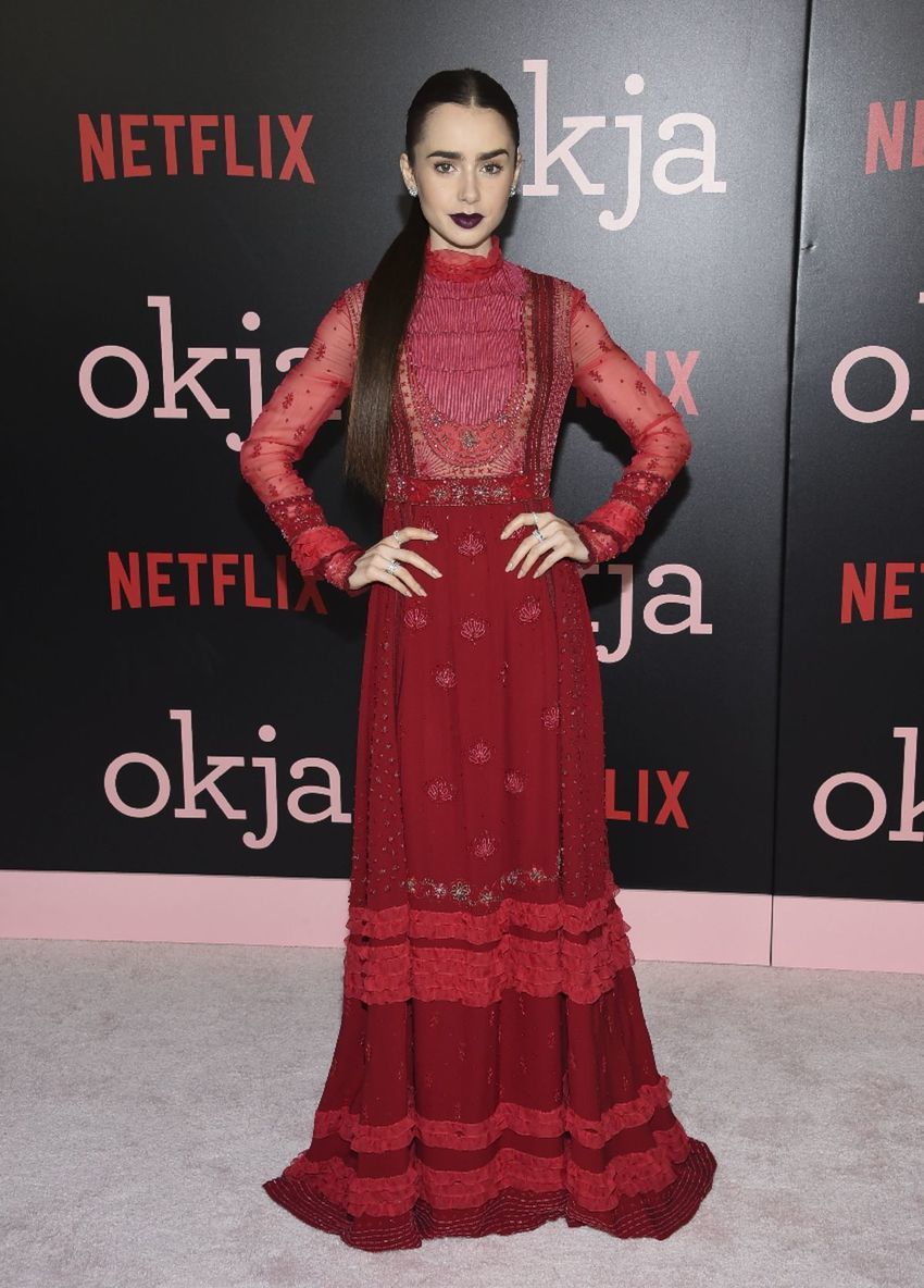 Lily Collins počas premiéry filmu...