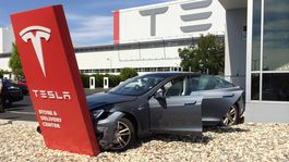 HLDI: Tesly 'búrajú ' častejšie a drahšie. Tvrdí americká poisťovňa