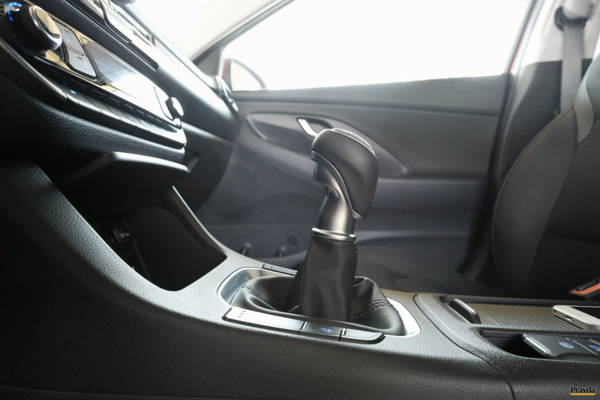 Štandardne je motor spojený so 6 stupňovou...