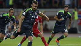 Ramsey ako Panenka. Pozrite si padáčik Walesana do rovnakej belehradskej bránky