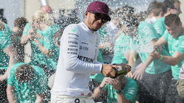 Hamilton bol ako Mayweather, Vettel po stíhacej jazde dúfal v pódium