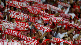 Poľskí fanúšikovia sú top! Pozrite sa, ako fandia na zápase 12-ročných chlapcov