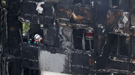 Požiar v Londýne: Počet obetí stúpol na 12, v nemocnici je 74 ľudí