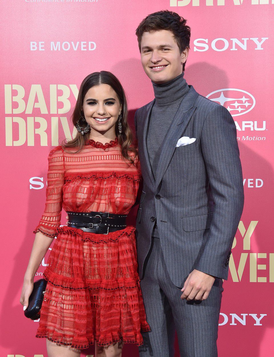 Herec Ansel Elgort a jeho priateľka Violetta...