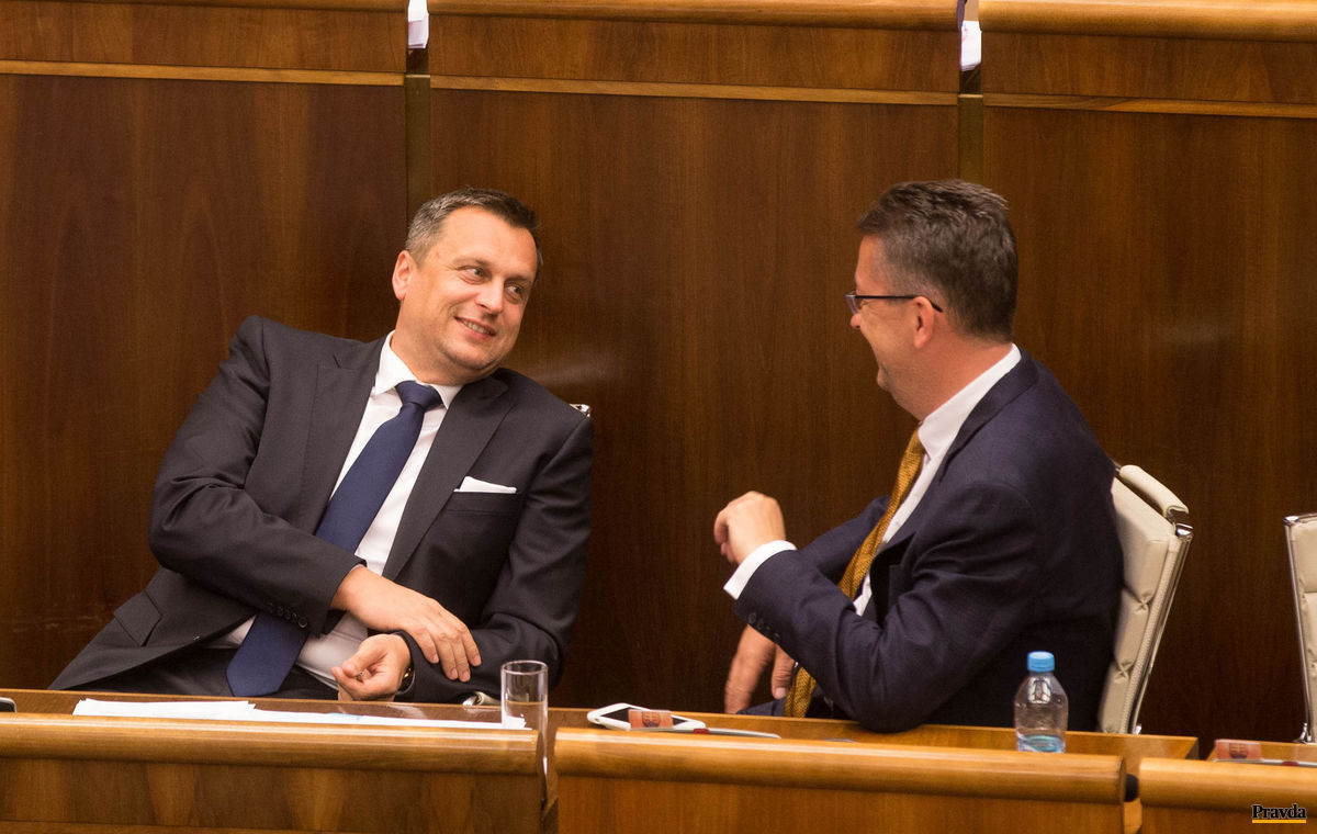 Predseda parlamentu Andrej Danko a poslanec NR...