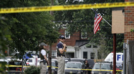 Auto vrazilo do ľudí, ktorí protestovali proti nacionalistom vo Virgínii