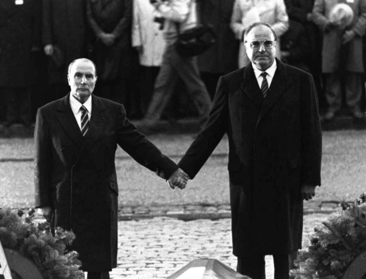 Francúzsky prezident Francois Mitterrand...