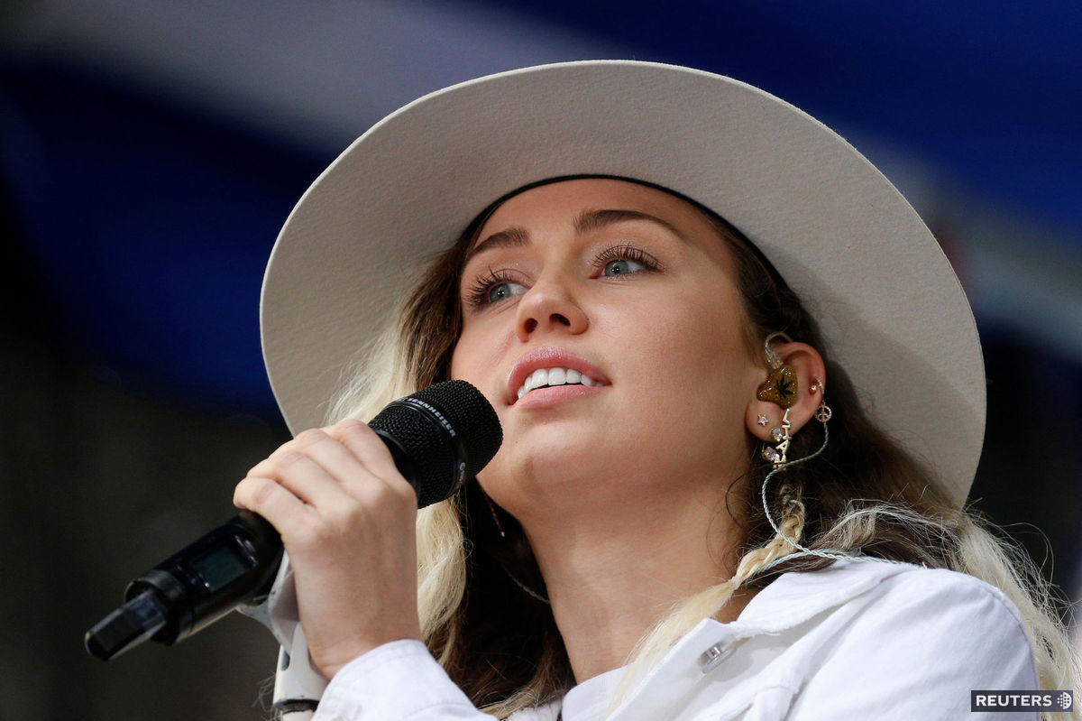 Miley Cyrus fajčenie video