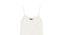 Biele čipkované šaty na ramienka - predáva Zara za 39,95 eura. 