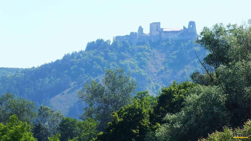 Čachtický hrad je častým cieľom turistov.