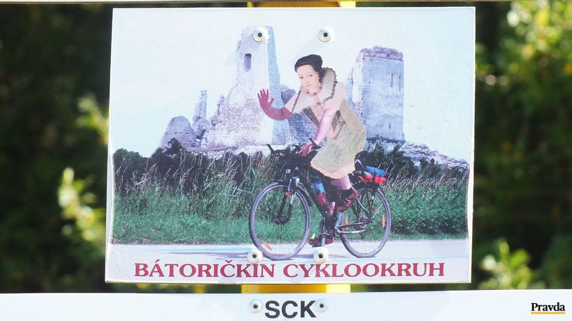 Vtipné označenie cyklotrasy.