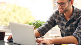 Ľudia si výšku platu zisťujú sami