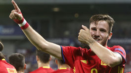 Nemci si poradili s Angličanmi v rozstrele, španielsky klenot zničil Talianov