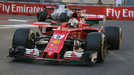 Ak to urobí človek na ceste, skončí v base, vravel Hill o Vettelovom ataku