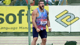 Dawaj, bestia! Poľský kladivár Fajdek drví konkurenciu