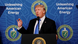 Chorý Mccain bude hlasovať o Obamacare, Trump burcuje ďalších senátorov