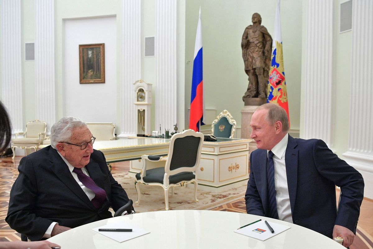 Ruský prezident Vladimir Putin (vpravo) a...
