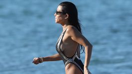 Má 38, 3 deti a famóznu formu! S takým zadočkom môže dobyť aj Brazíliu