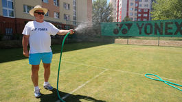 Medzi panelákmi rastie na počkanie. V Petržalke majú hotový Wimbledon