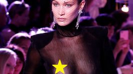Nádherná a odhalená (bez hanby)! Bella Hadid uchvátila Paríž
