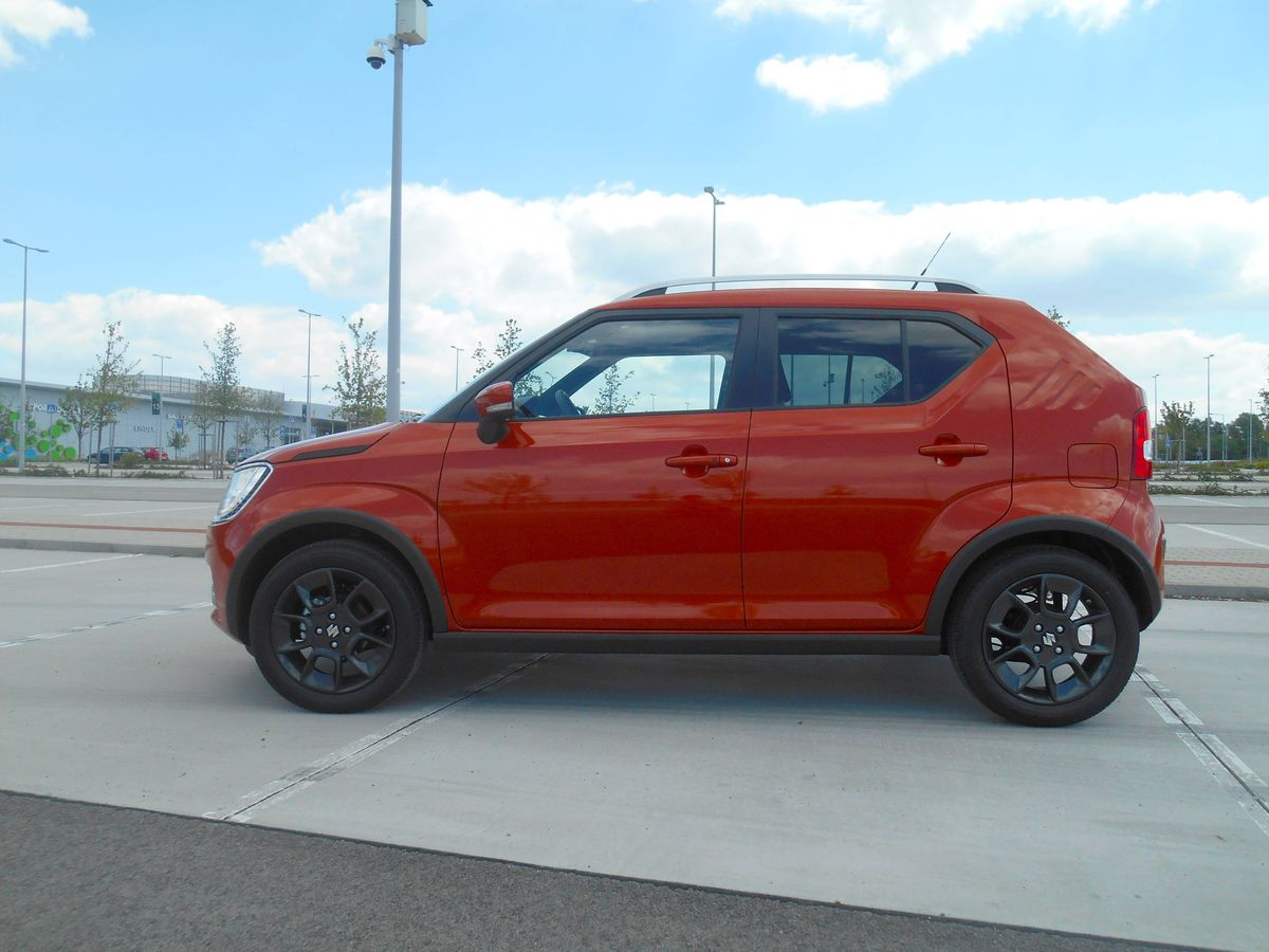Suzuki Ignis je dlhé 3 700 mm, vďaka čomu sa s...