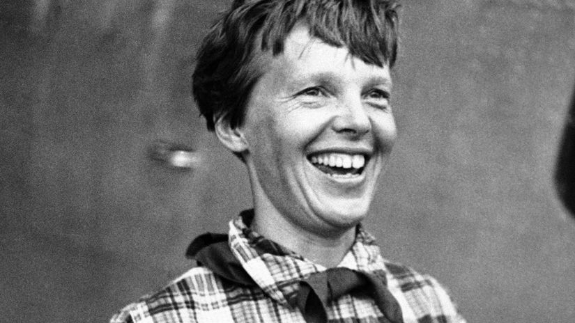 Na snímke z júna 1937 Amelia Earhartová.