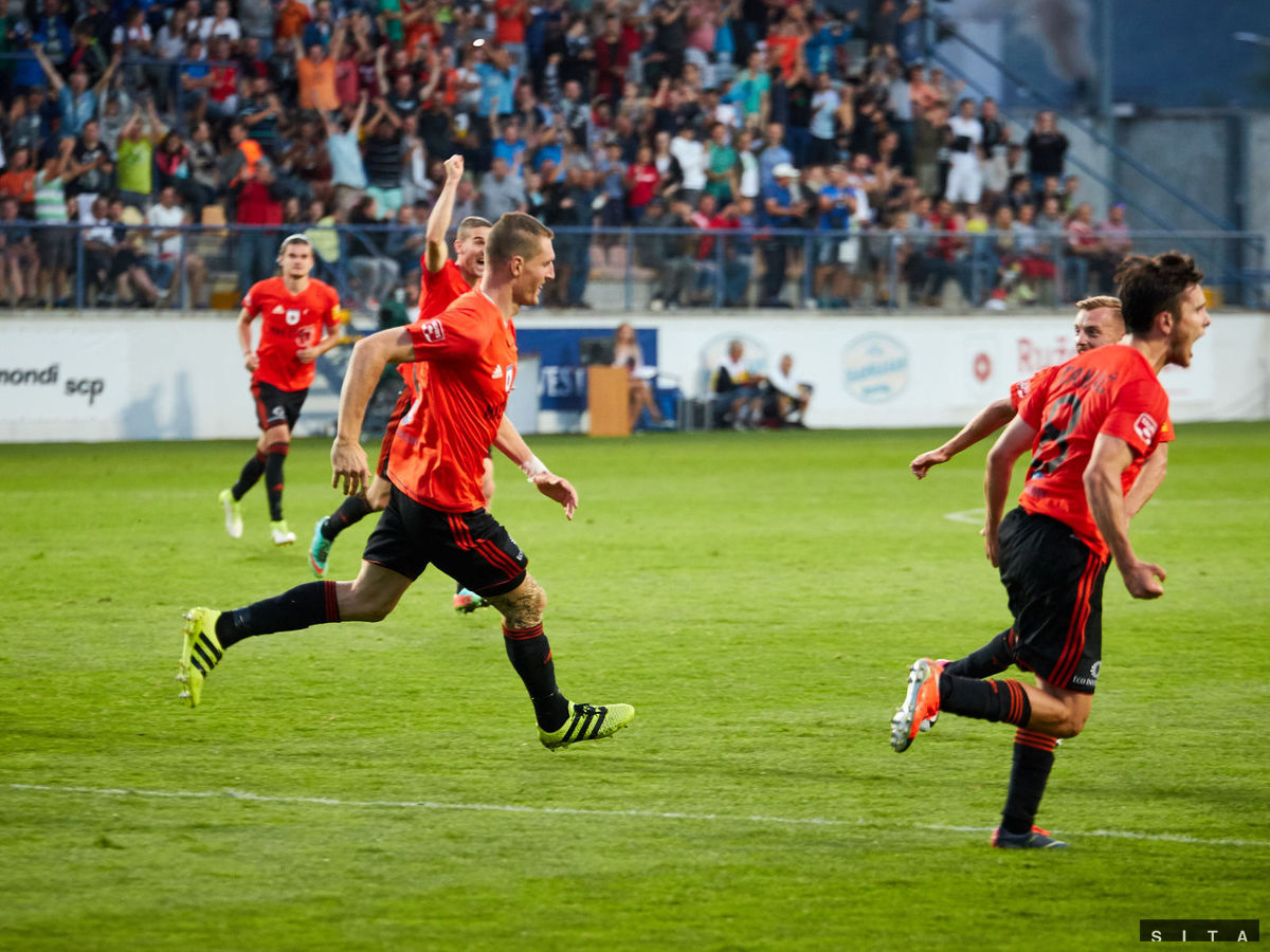 Gólová oslava futbalistov Ružomberka v zápase...