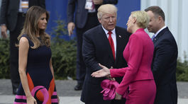 Trumpovu návštevu v Poľsku sprevádza spor o podanie ruky 