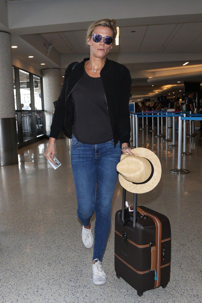 Producentka Lindsay Shookus na letisku v Los...