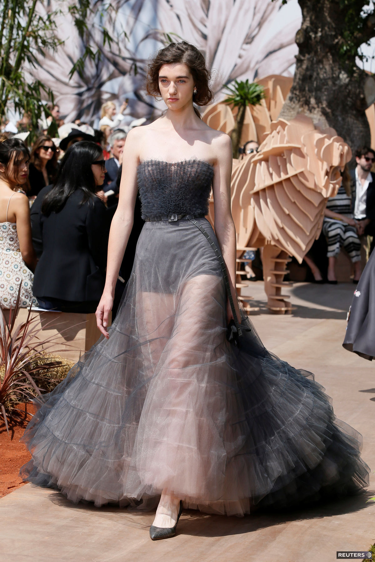 Hoci prehliadka Christian Dior Haute Couture...