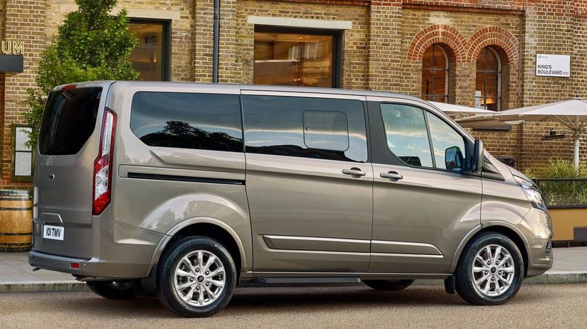 Pod kapotou pracujú výlučne naftové 4-valce 2,0...