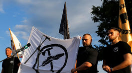 Kto sa tlačí napravo od Jobbiku?