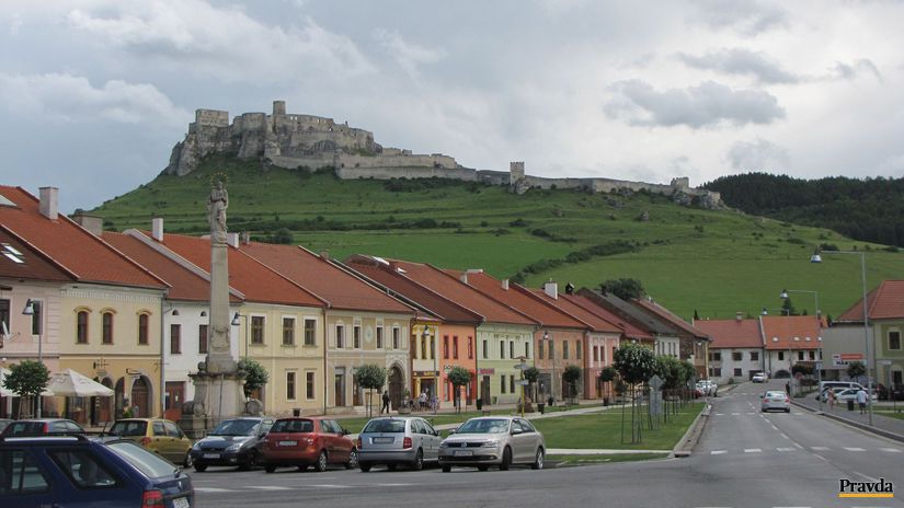 Z historického námestia v Spišskom Podhradí je...