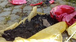 O zásahu polície svedčí popol vo vreciach s...