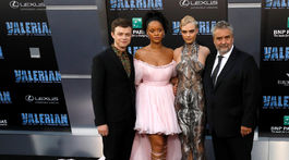Luc Besson (vpravo) a herci - zľava: Dane DeHaan, Rihanna, Cara Delevingne.