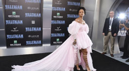 Speváčka Rihanna v kreácii Giambattista Valli Couture.