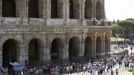 Taliansky pat: Rokovania o vláde viaznu, problémom sú migranti i expremiér Berlusconi