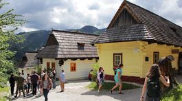 Vlkolínec. Osada farebných dreveníc, z ktorých stále dýcha život