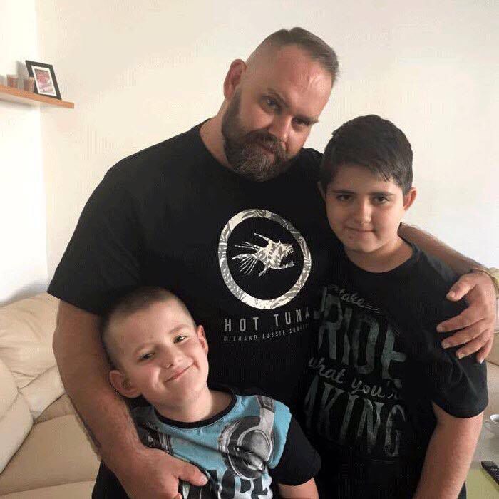 Zakladateľ OZ Som iný Peter Ostružiar so synom...
