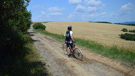 Hore Hontom, dole Hontom, na bicykli aj ku skalným dutinám