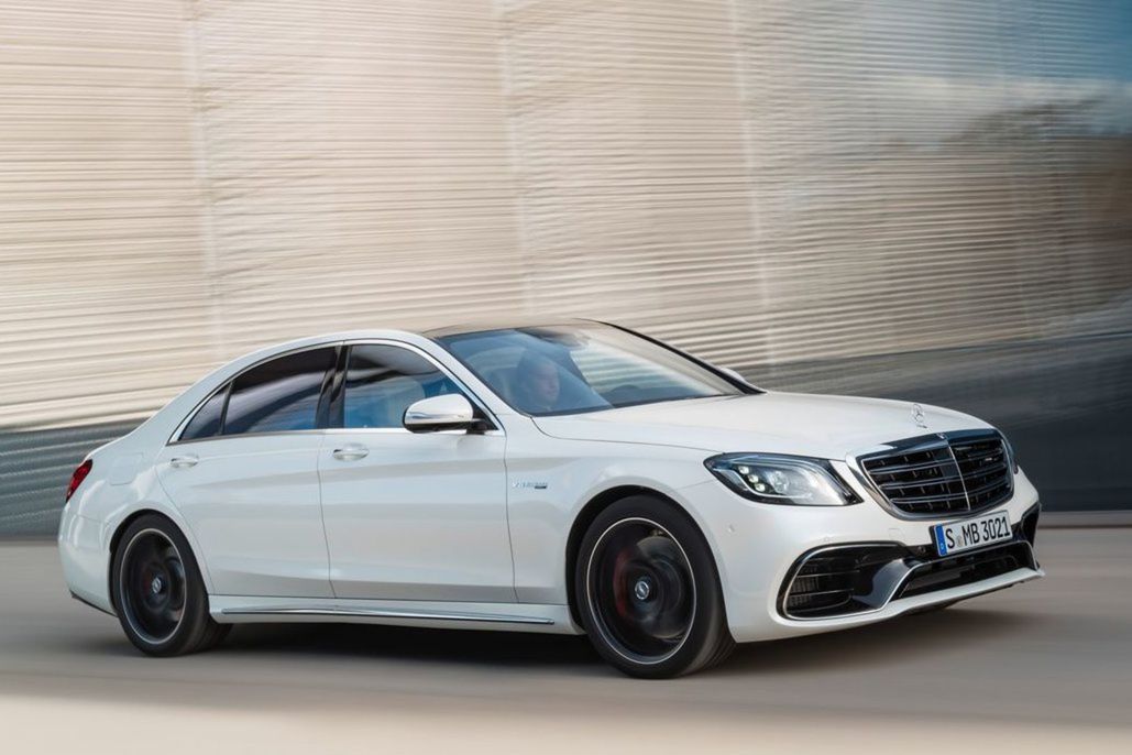 Z prémiových značiek je lídrom Mercedes-Benz na...