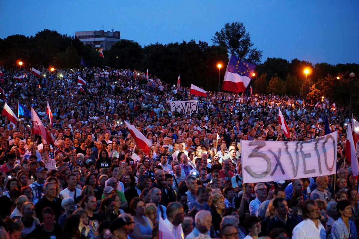 „3xVETO“ žiadajú v Poznani demonštranti...