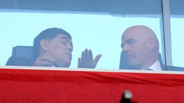 Maradona podporuje videorozhodcu. Priznal, že pri 'Božej ruke' mal šťastie