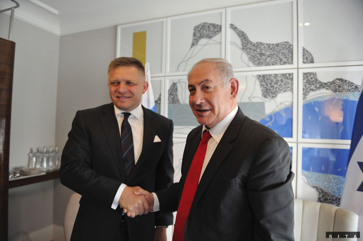 Premiéri Slovenska a Izraela Robert Fico a...